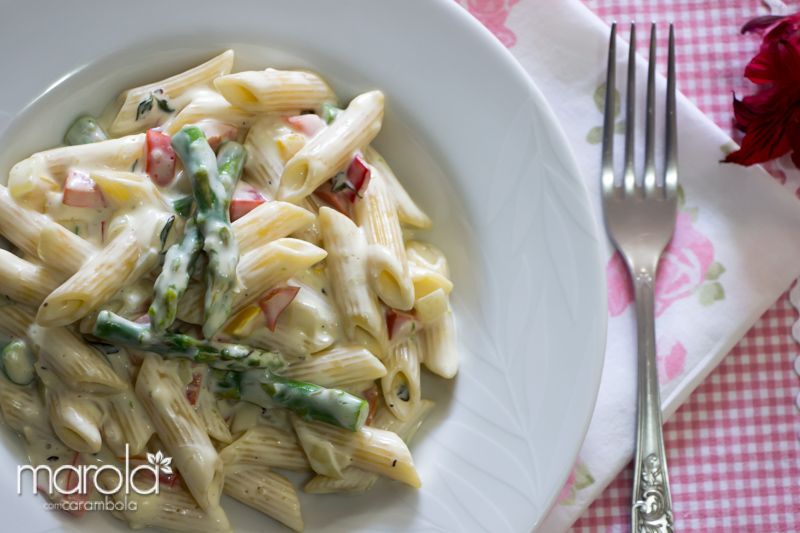 Receita de Penne com molho de ricota e aspargos