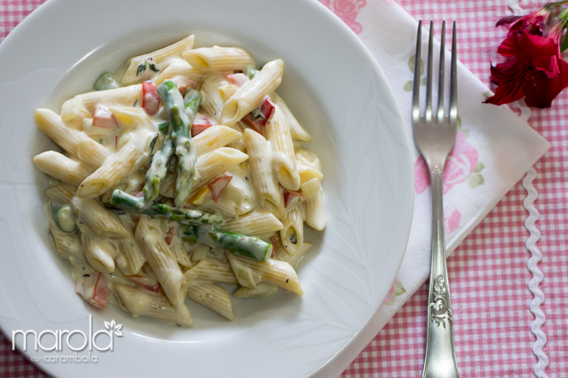 Receita de Penne com molho de ricota e aspargos