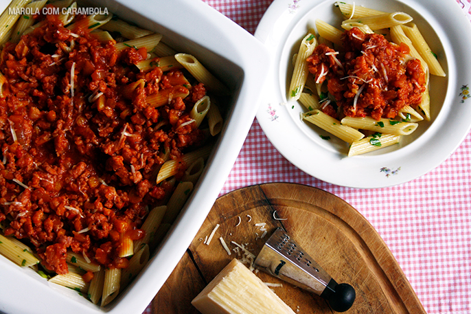 Receita de Penne ao Molho de Tomates e Linguiça Frescal