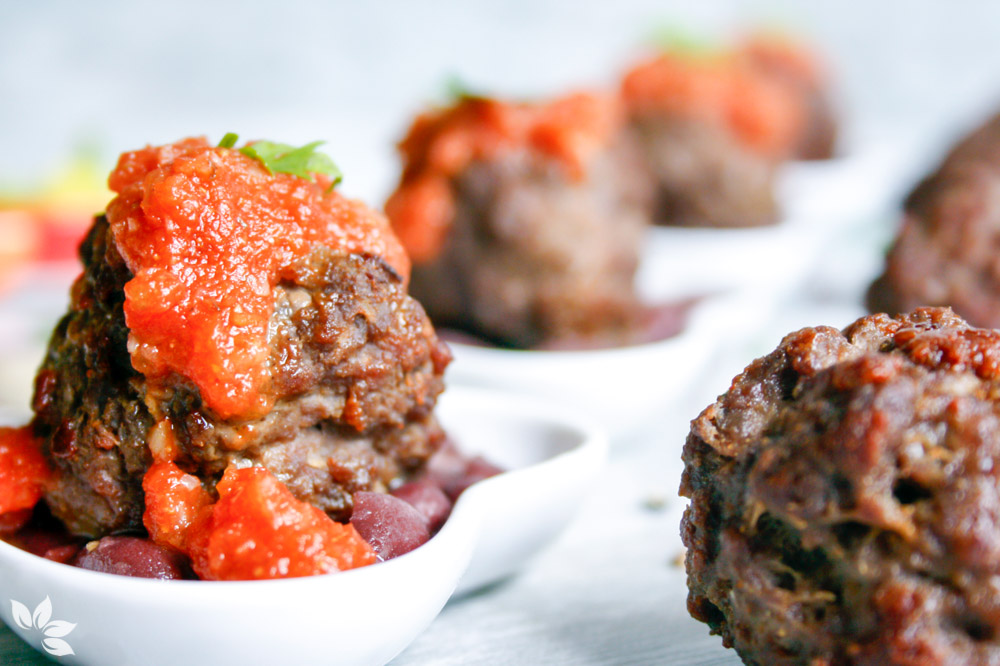 Almôndegas de Carne com Molho de Tomate e Feijão Vermelho