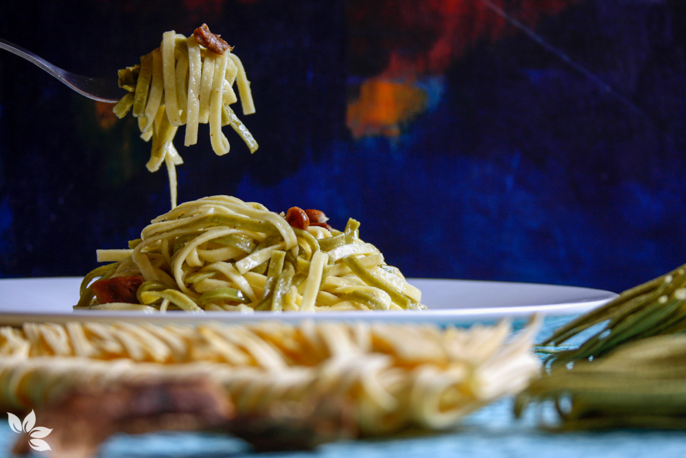 Fettuccine com funghi porcini e alho poró