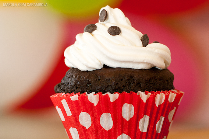 Receita de Cupcake de chocolate com brigadeiro branco