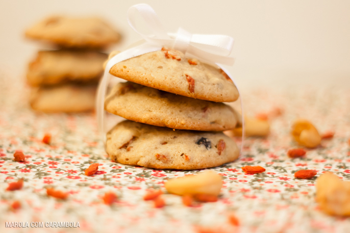 Receita de cookie de goji berry com blueberry e castanhas de caju