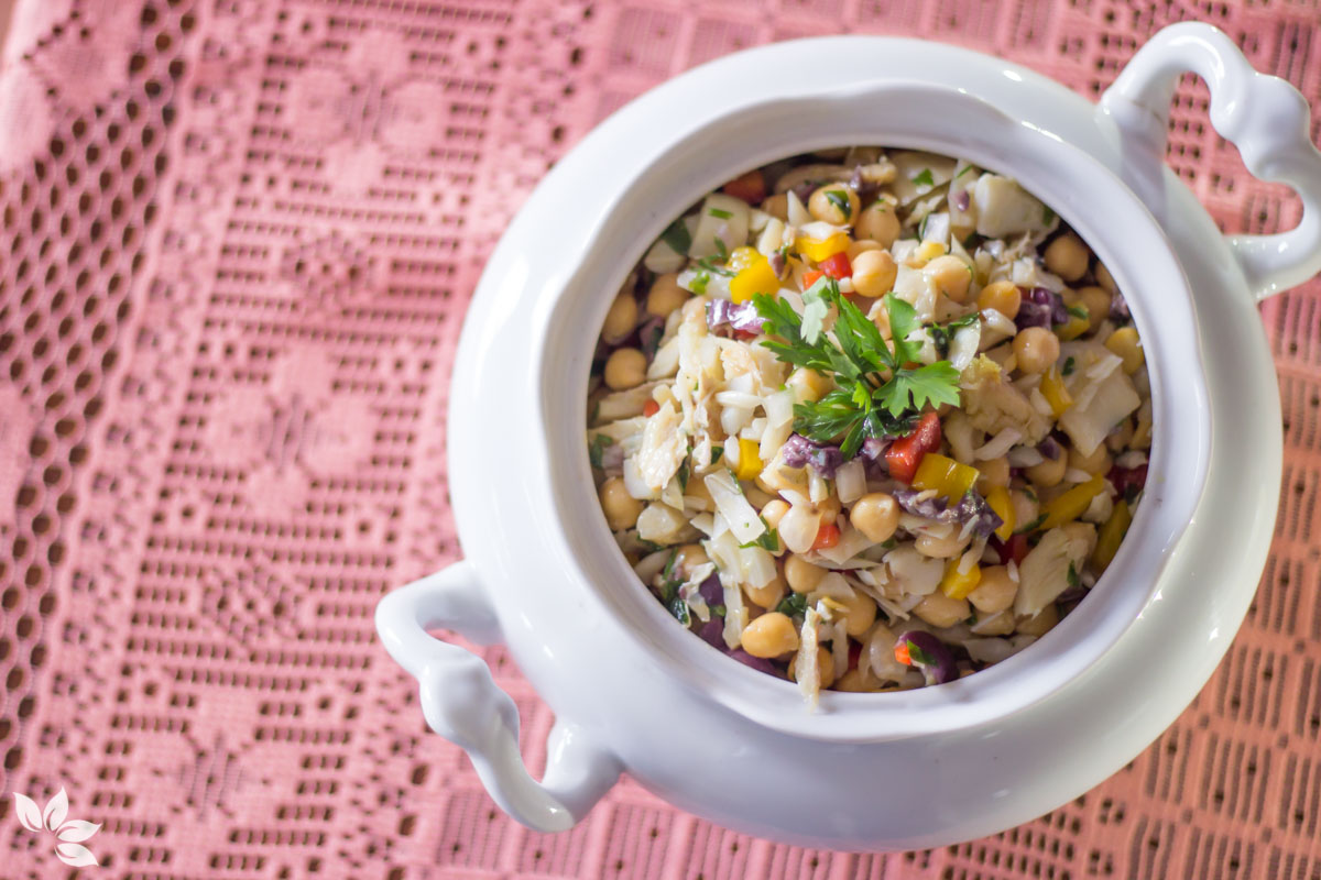 Salada de Grão de bico com bacalhau