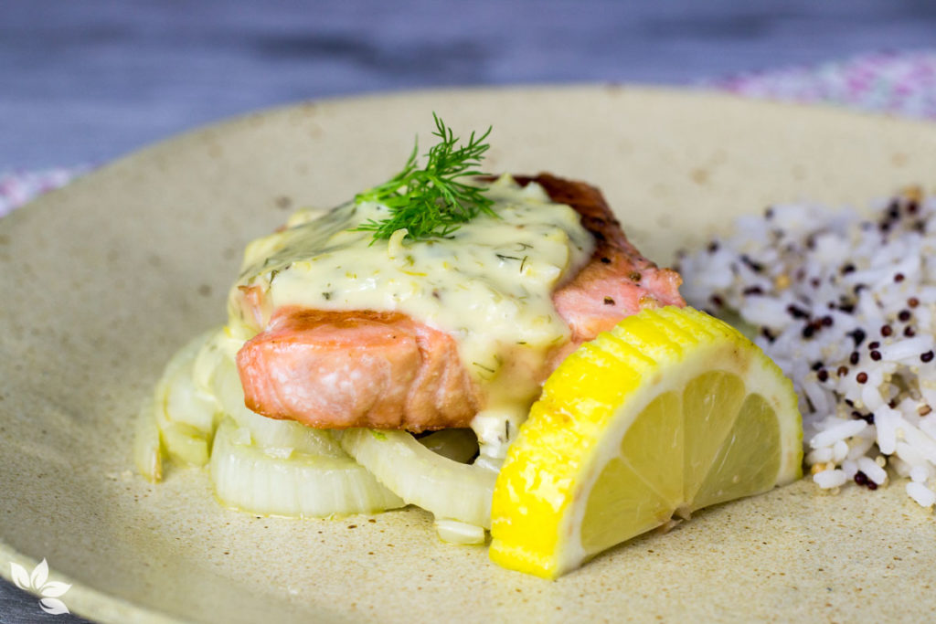 Receita e Salmão com molho de limão siciliano e erva doce