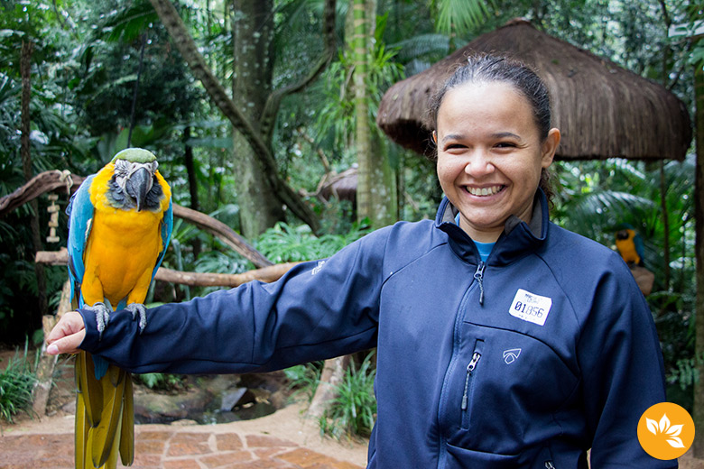 Parque das Aves - Eloah Cristina segurando a Arara