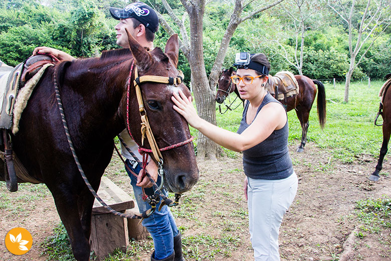 Amanda Fernandes no Passeio a Cavalo na Estância Mimosa