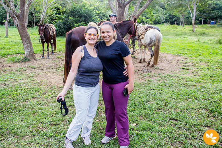 Eloah e Amanda no Passeio a Cavalo na Estância Mimosa