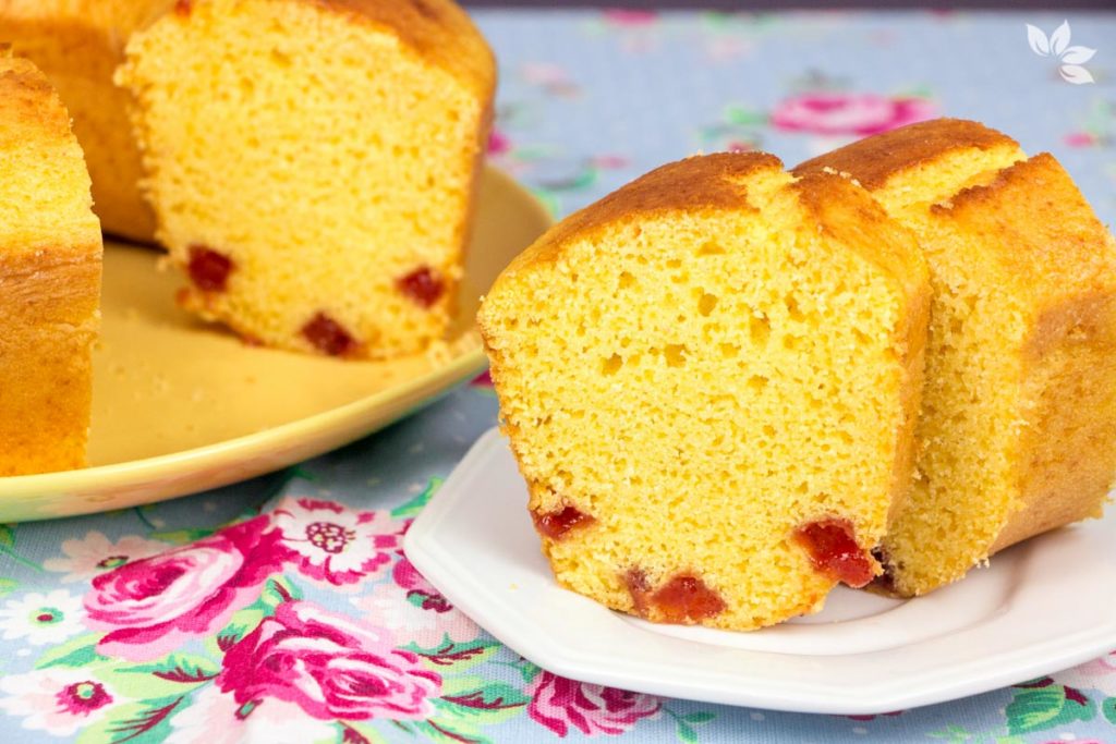 Receita de Bolo de Fubá com Goiabada