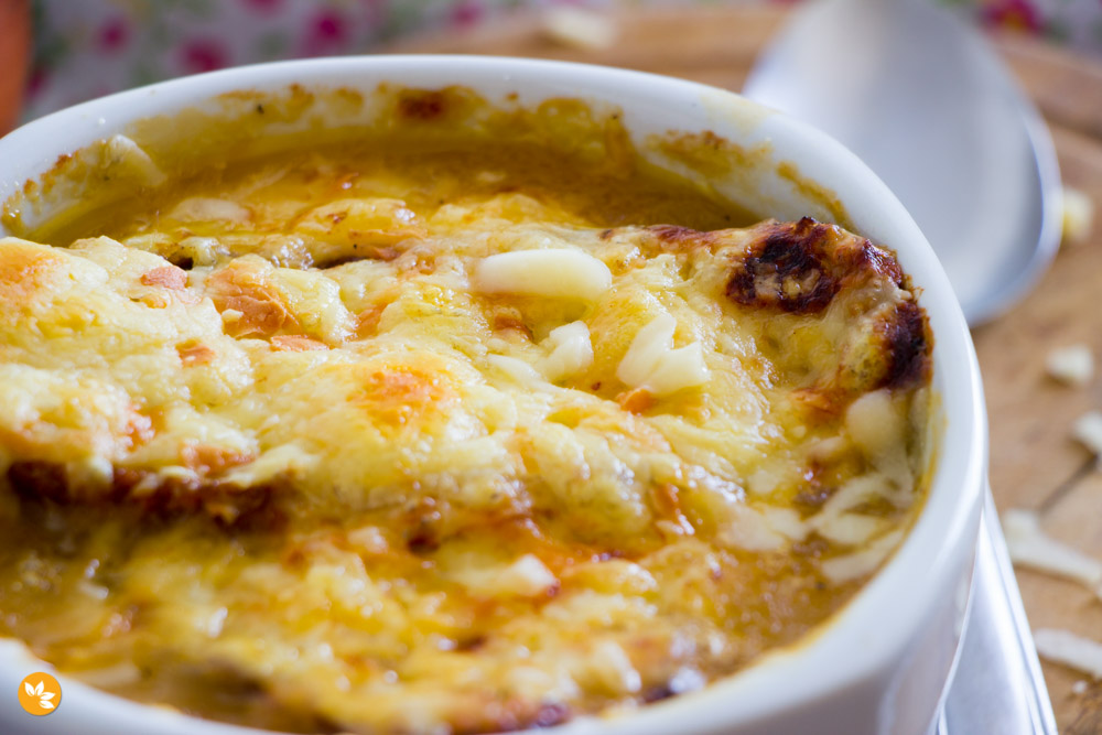 Receita de Sopa de Cebola Gratinada