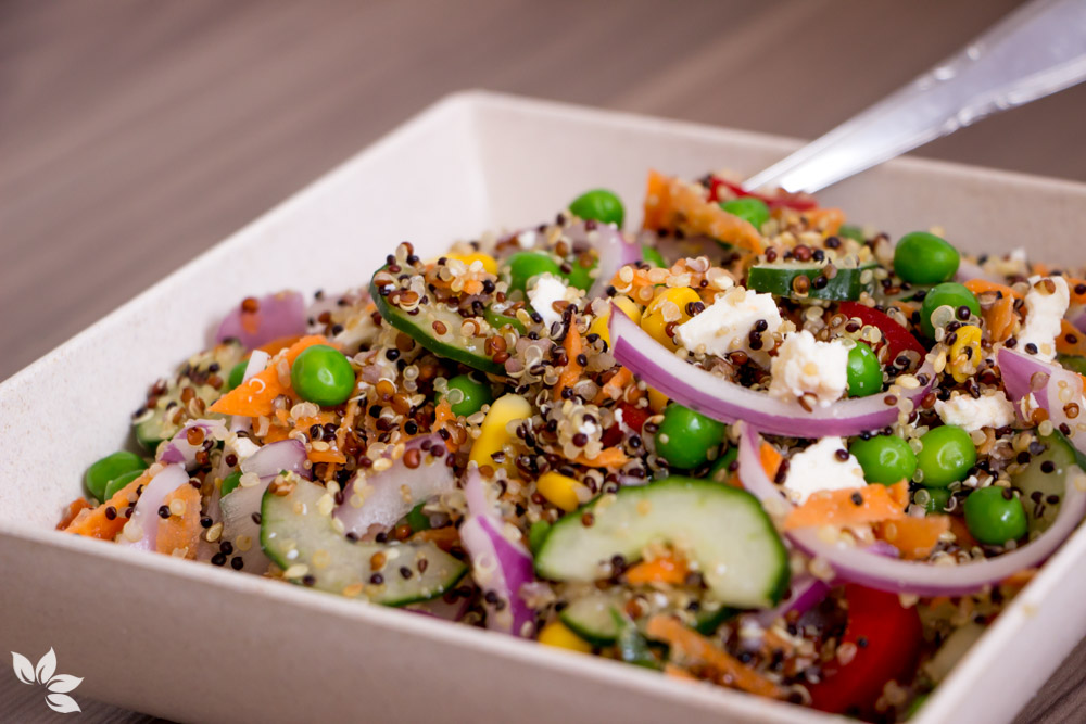 Receita de Salada de Quinoa - Receita leve e prática para o dia a dia.