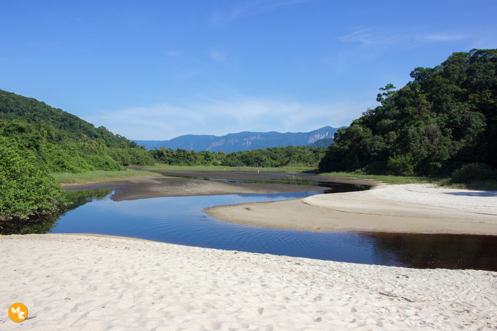 Praia da Juréia - Entre o mar e o rio de água doce