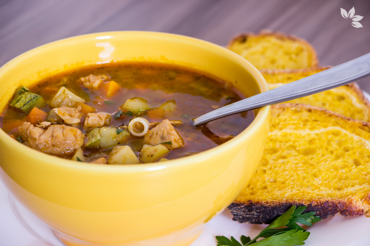 Receita de Sopa de Frango com Legumes