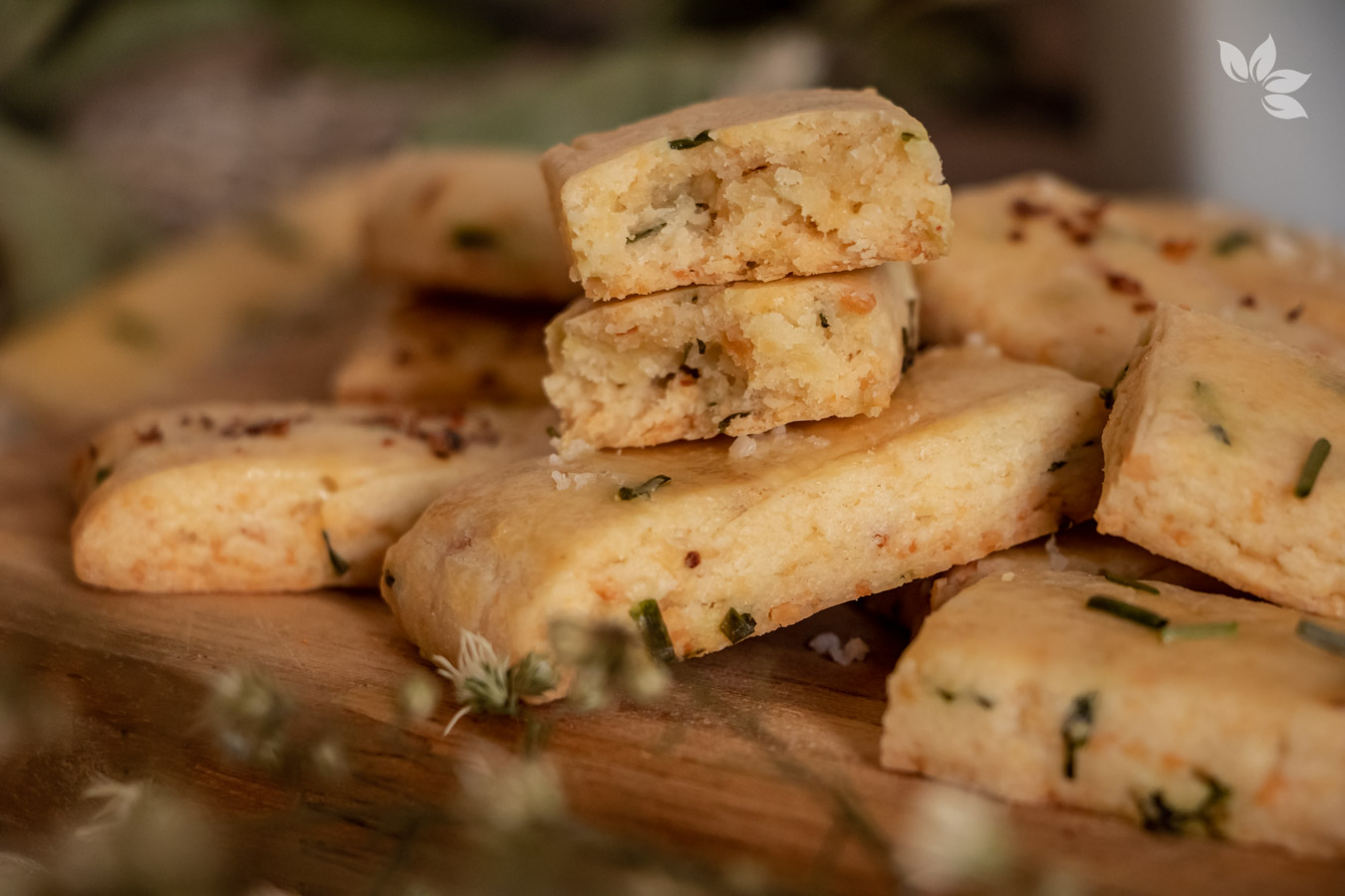 Receita de Biscoito de Parmesão com Cebolinha - Shortbread de parmesão com cebolinha