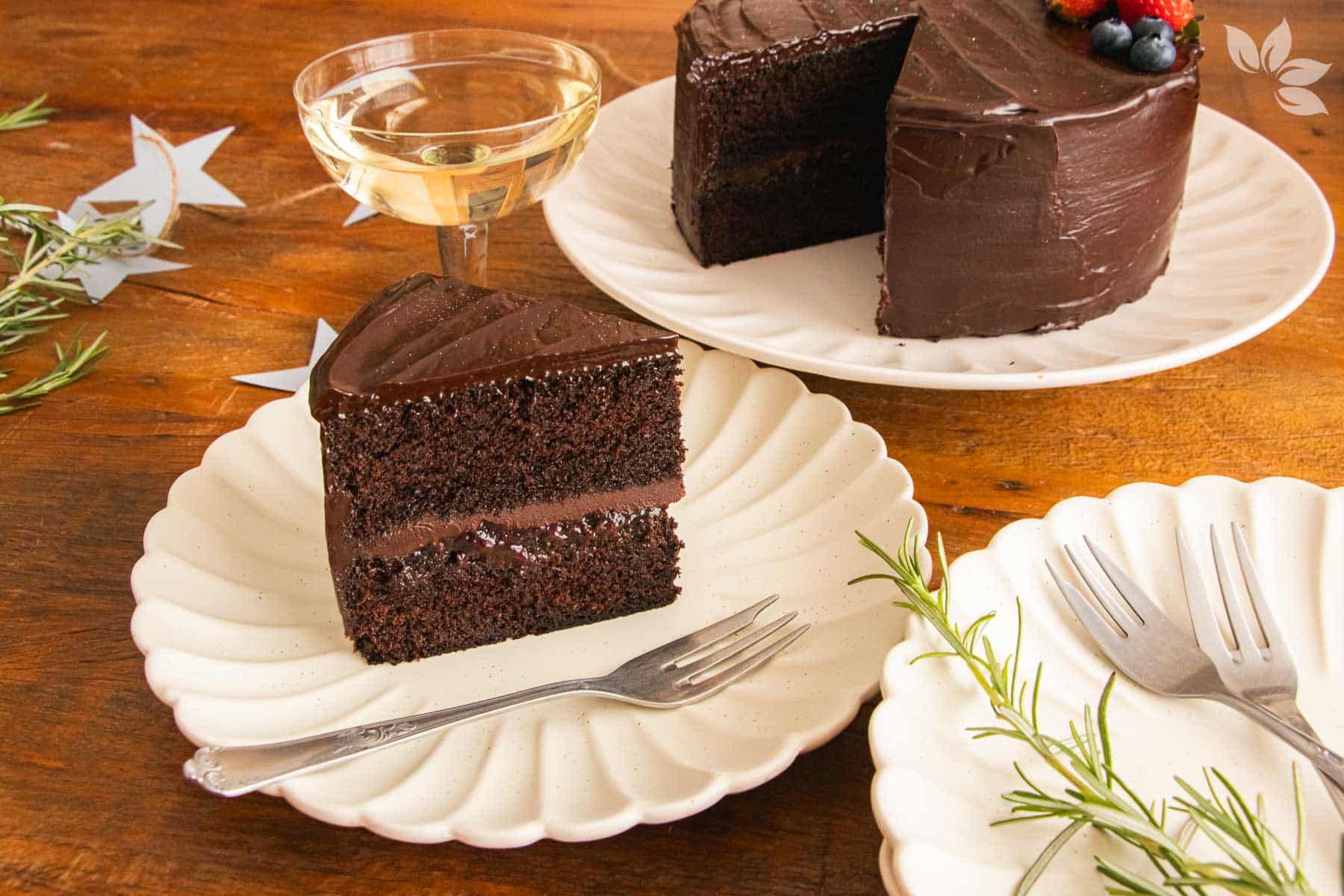 Receita de Bolo de Chocolate e Especiarias com geleia de frutas vermelhas para o Natal